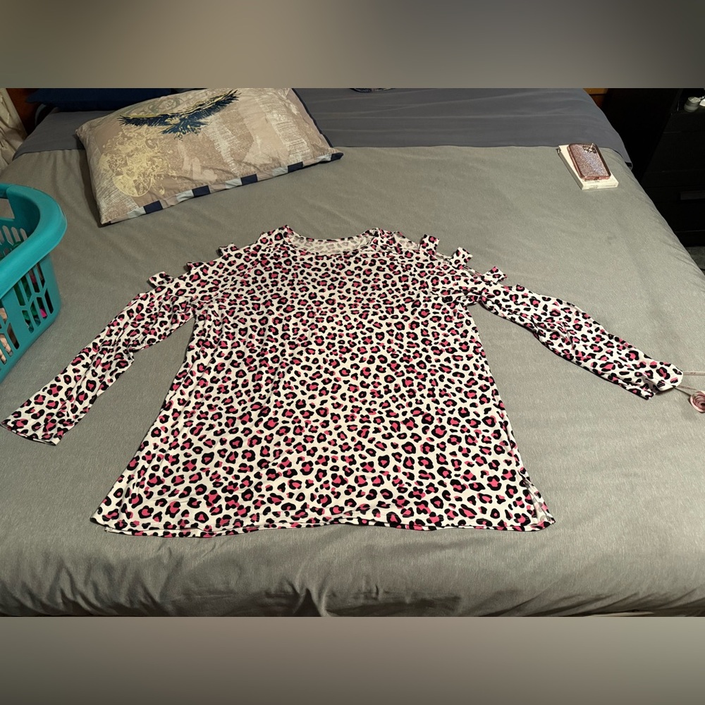 Pink and white cheetah top